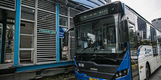 Pengguna Transjakarta Wajib Tunjukan Kartu Vaksin