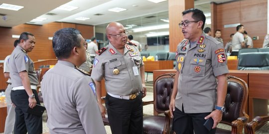 Kakorlantas Polri Tinjau Vaksinasi dan Penerapan PPKM Level 4 di Papua