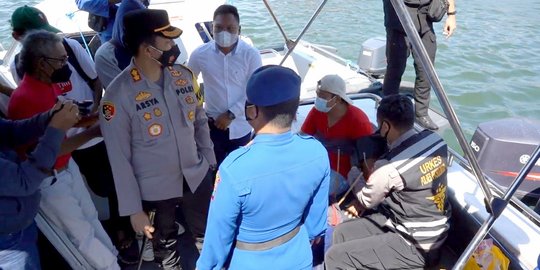 Vaksinasi Terapung di Probolinggo, Petugas Datangi ABK dan Nelayan ke Kapal