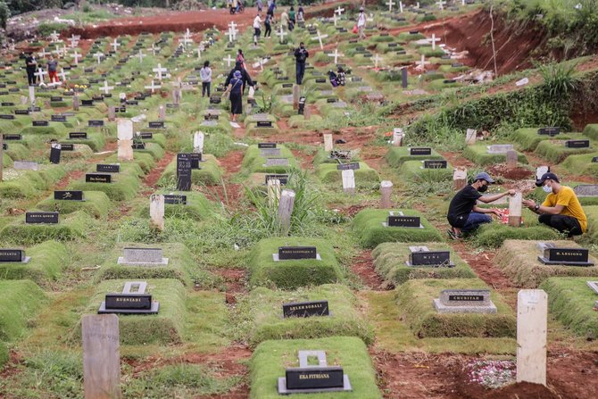 ziarah di makam covid 19 pondok ranggon