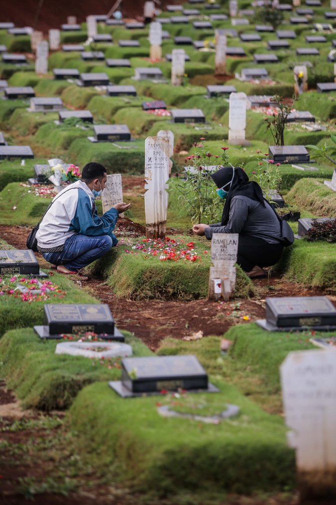 ziarah di makam covid 19 pondok ranggon