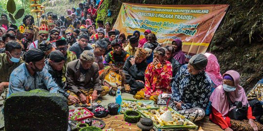 Tradisi Sungkem Tlompak, Kehangatan di Tengah Dinginnya Gunung Merbabu