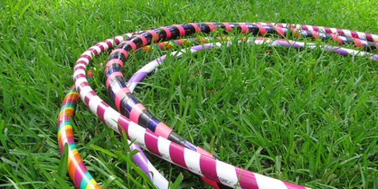 8 Manfaat Olahraga Hula Hoop bagi Kesehatan, Efektif Membakar Lemak