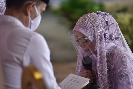 6 momen haru pengajian lesti dan rizky billar jelang pernikahan dihiasi isak tangis