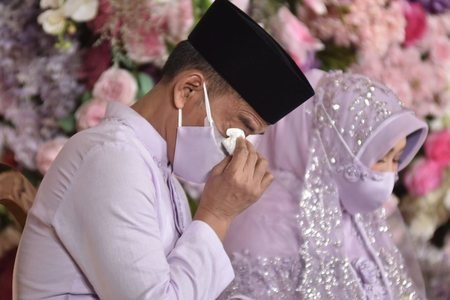 6 momen haru pengajian lesti dan rizky billar jelang pernikahan dihiasi isak tangis
