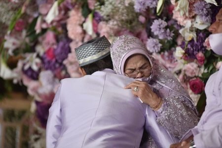 6 momen haru pengajian lesti dan rizky billar jelang pernikahan dihiasi isak tangis