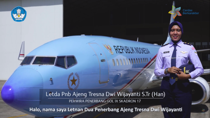 letda ajeng pilot tempur wanita pertama kini tugas di pesawat presiden