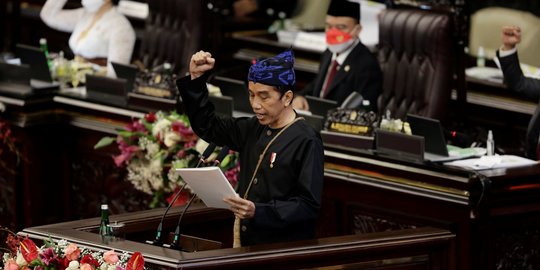 Gaya Jokowi Paparkan RUU APBN 2022 dan Nota Keuangan di Sidang Paripurna DPR