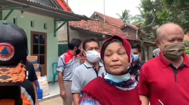 bupati banjarnegara kunjungi rumah odgj yang dipasung