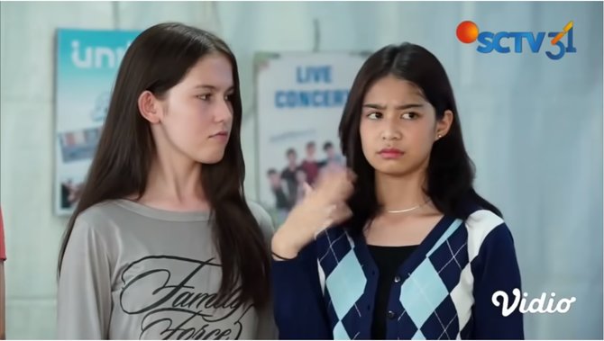 mencuri perhatian intip momen dania michelle bermain di dari jendela smp