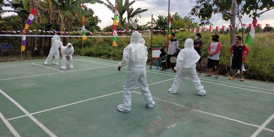 Warga Pekanbaru Lomba 17 Agustus Pakai APD Biar Tak Kena Corona