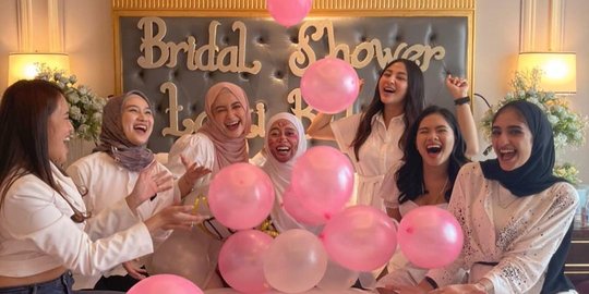 7 Potret Lesty Kejora di Momen Bridal Shower, Dapat Kejutan dari Para Sahabat