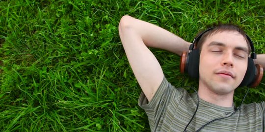 6 Manfaat Mendengarkan Musik bagi Kesehatan Mental