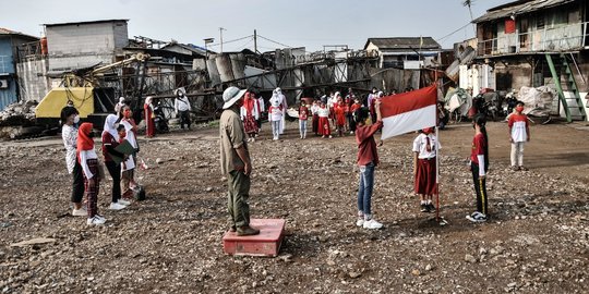 Semangat Anak-Anak Pesisir Gelar Upacara HUT ke-76 RI