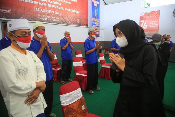 penyerahan remisi dilakukan oleh bupati banyuwangi ipuk fiestiandani