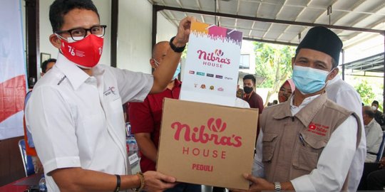 Peringati HUT RI ke-76, Sandiaga Salurkan 20 Ribu Paket Sembako