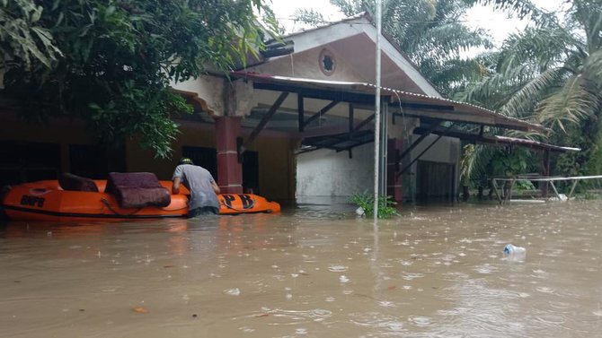 hujan deras sebabkan ratusan rumah di asahan terendam banjir begini kondisinya