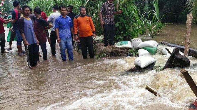 hujan deras sebabkan ratusan rumah di asahan terendam banjir begini kondisinya