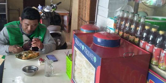 Batas Waktu Makan di Warteg Kini 30 Menit