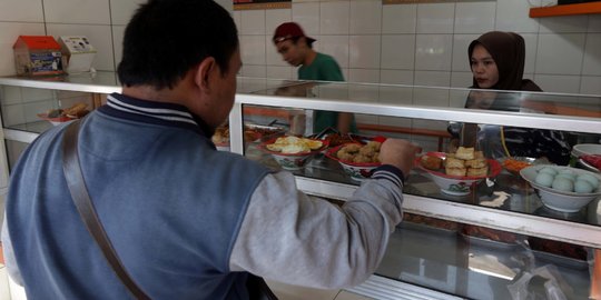 Pertimbangan Pemprov Dki Ubah Batas Waktu Makan Di Warung Kaki Lima