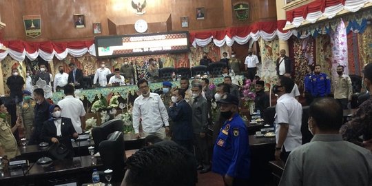 Sidang Paripurna DPRD Kabupaten Solok Ricuh, Anggota Saling Dorong