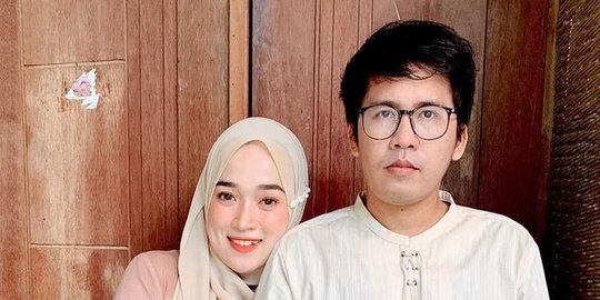 Momen Keakraban Ayus Sabyan dengan Mantan Istri, Cara Salamannya jadi Sorotan