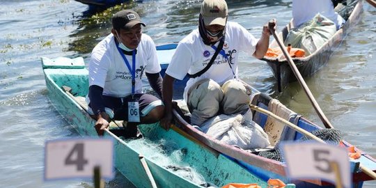 Tangkap Ikan Ramai-ramai Pakai Jaring, Intip Meriahnya Festival Mardoton Danau Toba