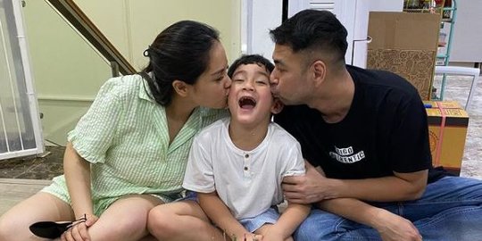 Ulang Tahun ke-6, Rafathar Malik Ahmad Bagikan 1000 Tablet untuk Siswa Kurang Mampu