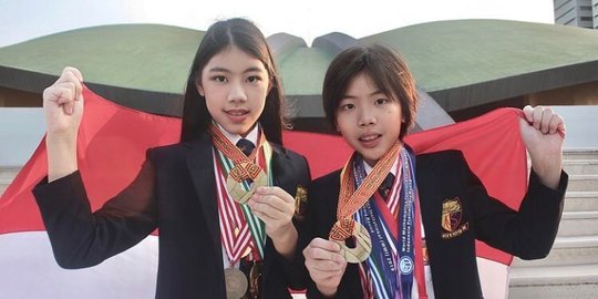 4 Potret Mischka & Devon Kei, Kakak Adik Peraih 32 Medali Emas Olimpiade Matematika