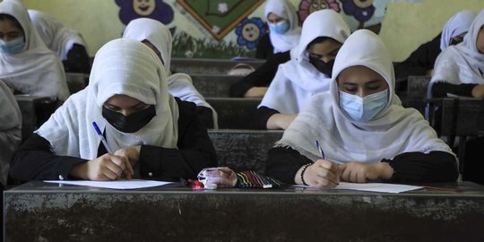 Intip Anak-Anak Perempuan di Afghanistan Kembali Bersekolah