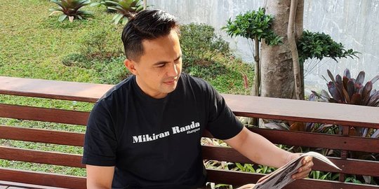 Netizen Salfok Pada Kaus yang Dipakai Sahrul Gunawan 'Mikiran Randa'