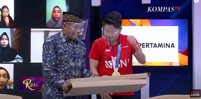 unik ini raket bulutangkis apriyani dari kayu buat latihan