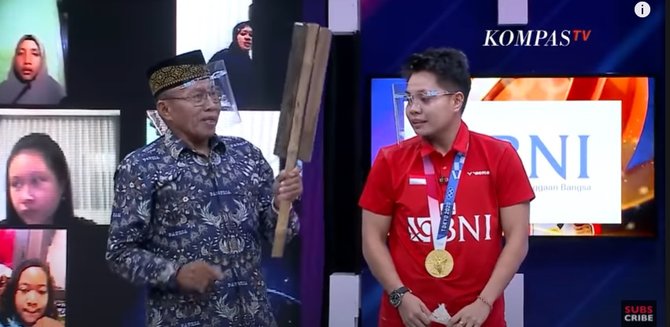 unik ini raket bulutangkis apriyani dari kayu buat latihan