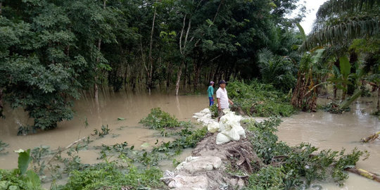 Evakuasi Korban Banjir di Batubara Terkendala Perahu Karet dan Tenda - Vimarsana News