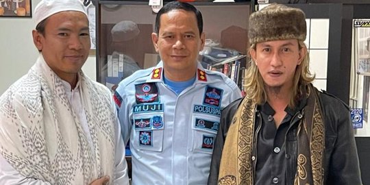 Potret Bahar bin Smith-Ryan Jombang usai Sepakat Berdamai, Senyum Tipis & Pose Berdua