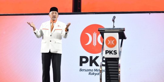 PKS: Membangun Indonesia Bukan Sekedar Jalan Tol, Bandara dan Pelabuhan