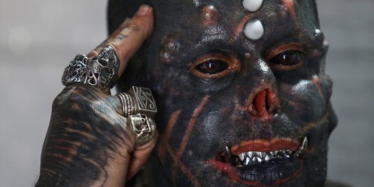Ekstrem, Seniman Tato di Brasil Ubah Wajah Mirip Iblis