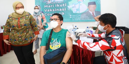 Kemnaker dan FSPPG Adakan Vaksinasi Covid-19 Bagi Keluarga Pekerja - Vimarsana News