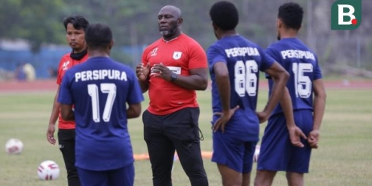 Jacksen Tiago: Persipura Harus Siap Hadapi Berbagai Skenario Terburuk di BRI Liga 1 - Vimarsana News