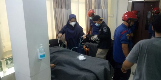 Delapan Orang Terjebak dalam Lift Gedung Kecantikan di Jakarta Utara - Vimarsana News