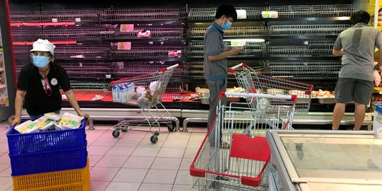 Panic Buying Menjelang Lockdown di Vietnam