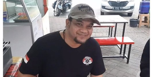 Buka Usaha Kuliner, Intip 4 Potret Terbaru Vicky Rhoma Irama