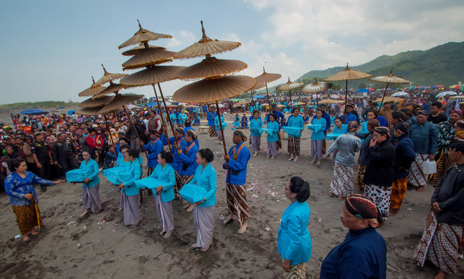 labuhan hondodento pantai parangkusumo