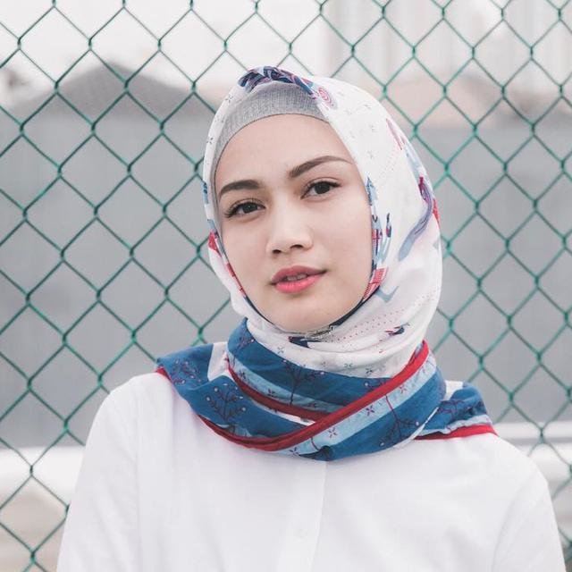 4 cara memakai jilbab segi empat untuk anak sekolah simple dan sopan