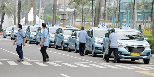 Blue Bird Pastikan 100 Persen Pengemudi Telah Disuntik Vaksin Covid-19