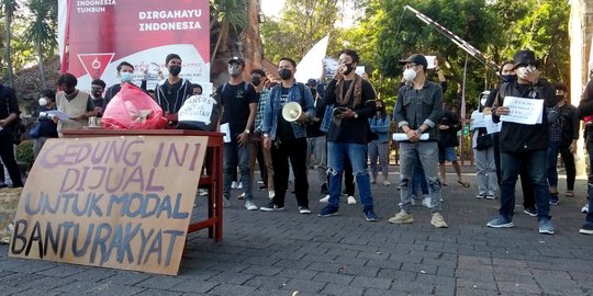 Banyak Warga Belum Dapat Bantuan Covid-19, Mahasiswa Demo di Kantor Gubernur Bali