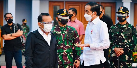 Kunker ke Kaltim, Presiden Jokowi Tinjau Pelaksanaan Vaksinasi Hingga Resmikan Tol