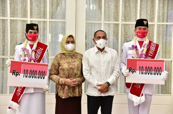 bertemu gubernur usai selesai bertugas 2 paskibraka nasional sumut dapat hadiah ini