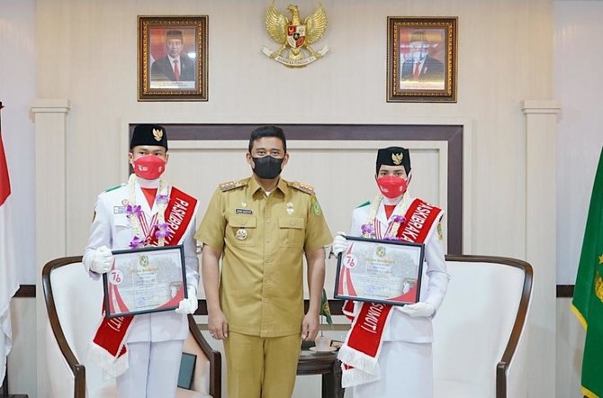 bertemu gubernur usai selesai bertugas 2 paskibraka nasional sumut dapat hadiah ini
