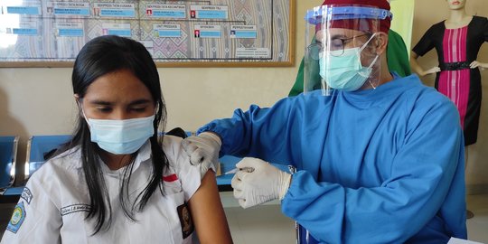 100 Pelajar SMK di Kota Kupang NTT Divaksinasi Covid-19